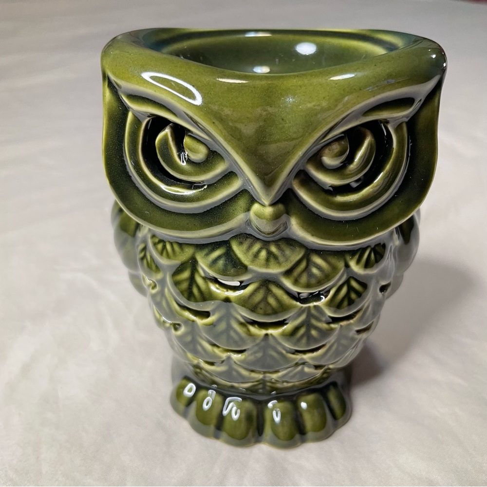 Bath & Body Works owl oil warmer
